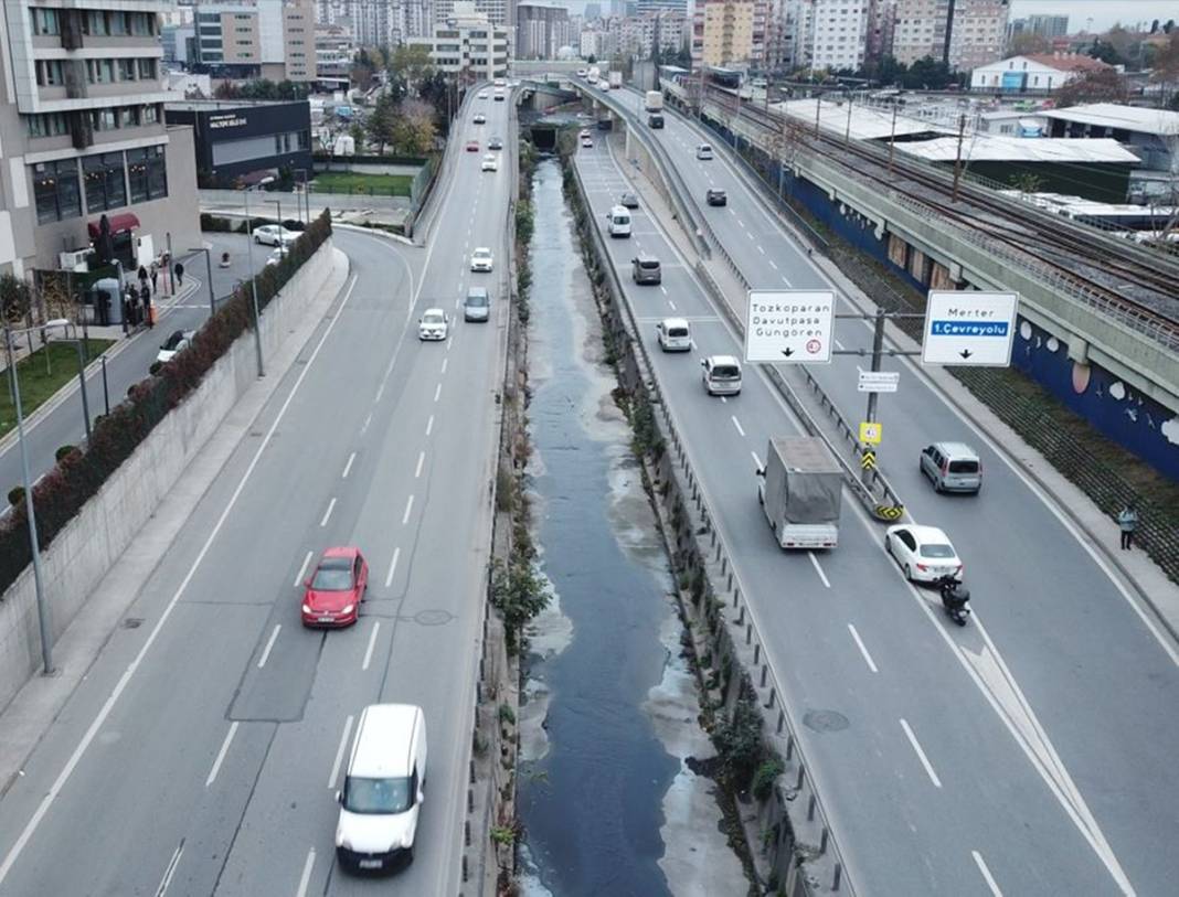 Sanayi atıkları yine doğaya! Ayvalıdere'nin rengini gören halk tedirgin 7